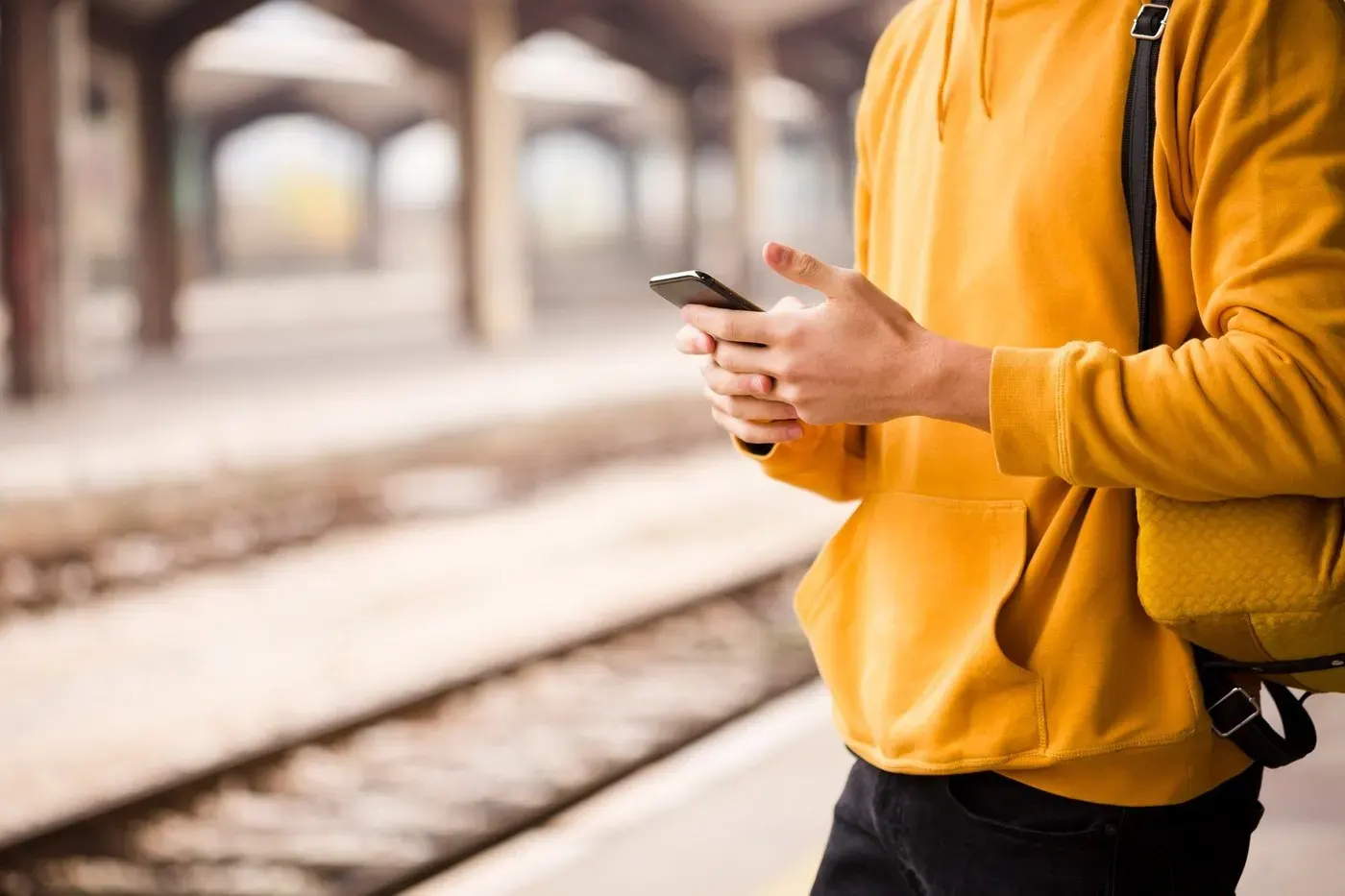 Personne consultant son téléphone